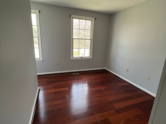 3rd image of 6910 Raven Ln