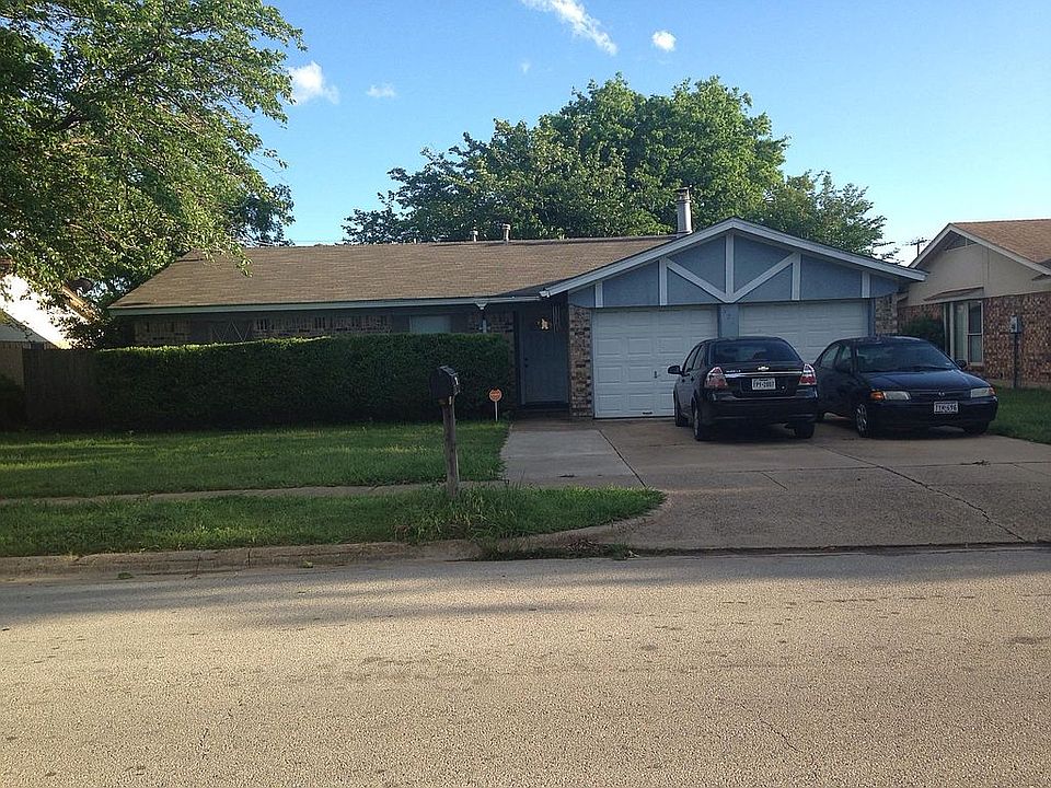 1st image of 521 Stallion Ln