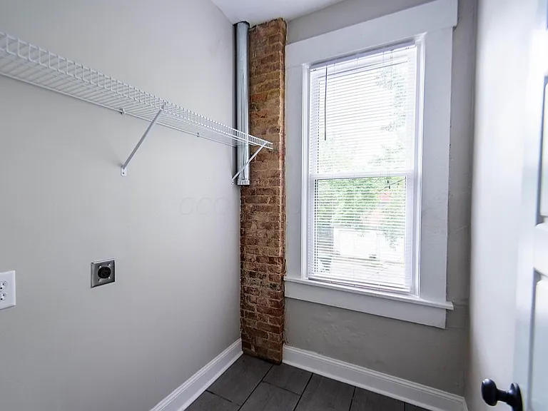 378-380 Stoddart Ave — Photo 11