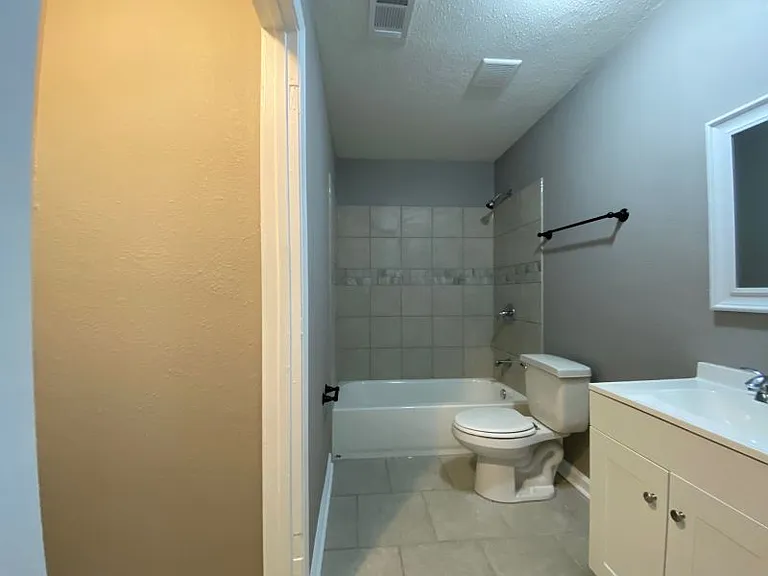 661 Whitehaven Ln — Photo 3