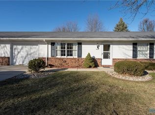 915 Tucker Ln APT B, Fremont, OH 43420