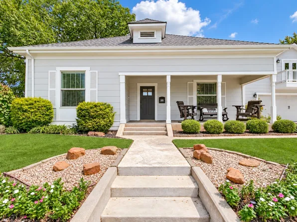 205 S Dooley St, Grapevine, TX 76051
