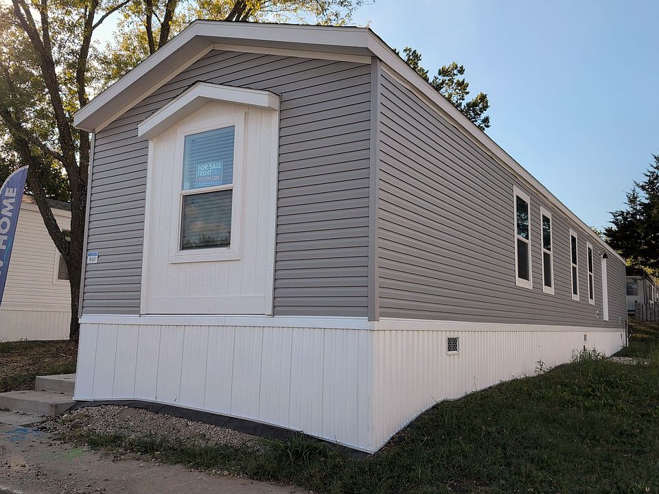 2nd image of 840 S 74th Pl