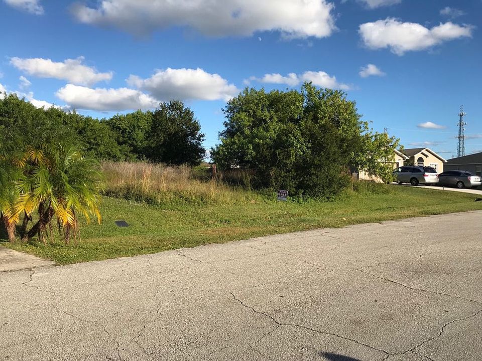 1st image of 403 SW Log Dr