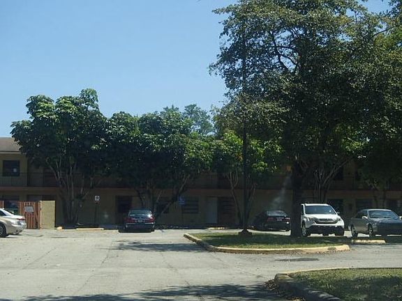 4th image of 4070 Lakeside Dr