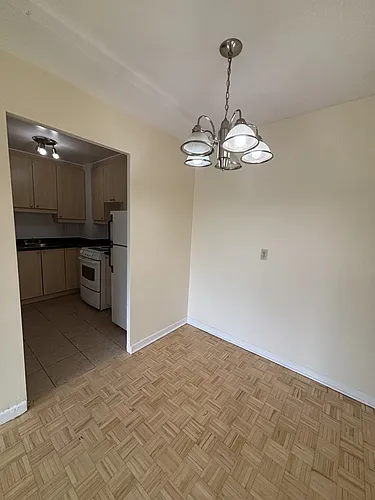 345 Laurier Ave E Photo 1
