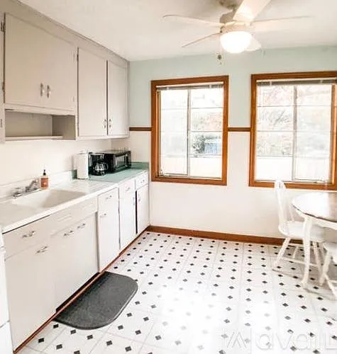 1820 McDowell St #1/2 — Photo 5