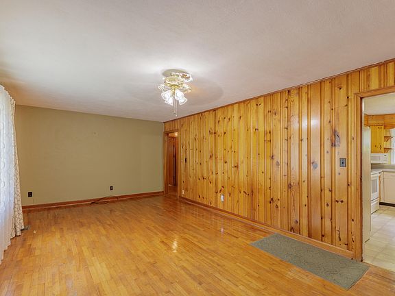 4th image of 949 Ely Rd