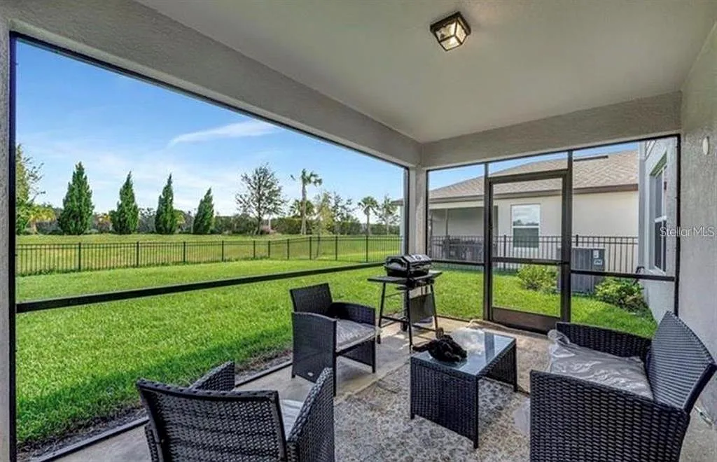 4 bed, 3.0 bath, 2205 sqft, $2,700 — Photo 3