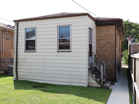 4th image of 2530 W Pratt Blvd