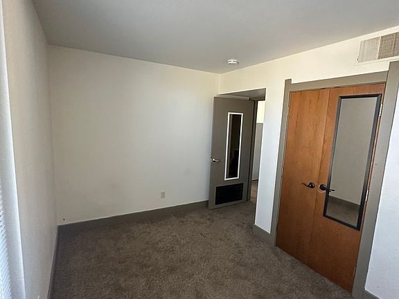 5th image of 1007 N Summit St #1