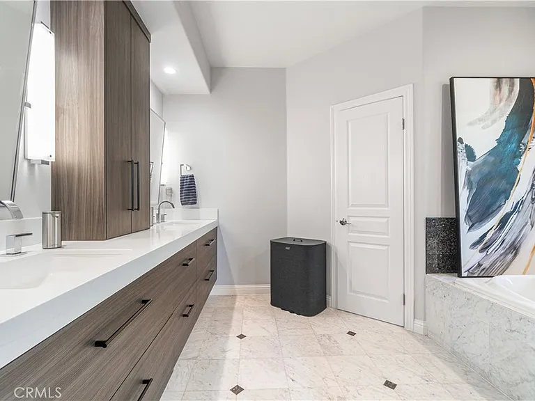 709 N Lucia Ave #B — Photo 22
