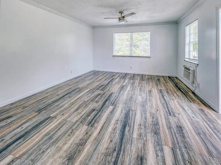 216 Ocean Breeze Lake #UPSTAIRS — Photo 13