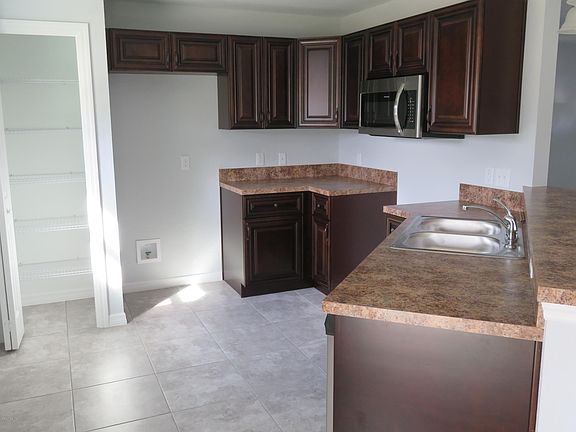 4th image of 26 Pine Radial Dr