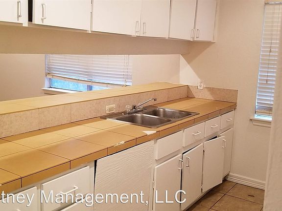 4th image of 9915 Valley Lake Dr