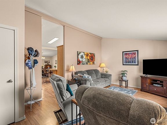 3rd image of 1849 Heritage Drive