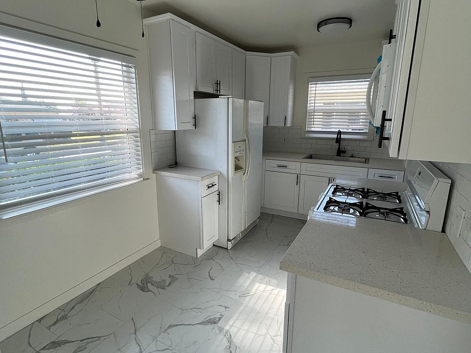 1st image of 2527 N Brighton St #2527