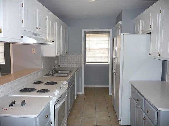 3rd image of 2415 Truitt St