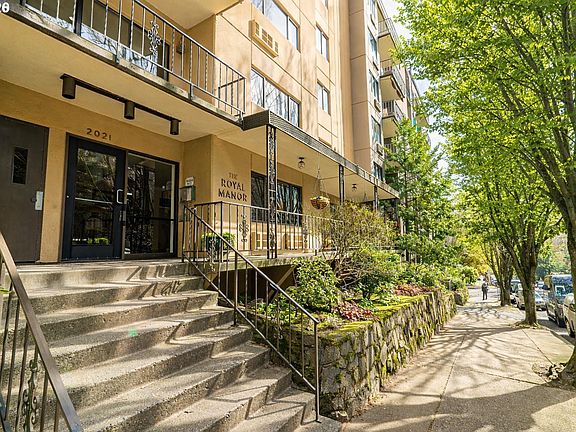 3rd image of 2021 SW Main St Unit 32