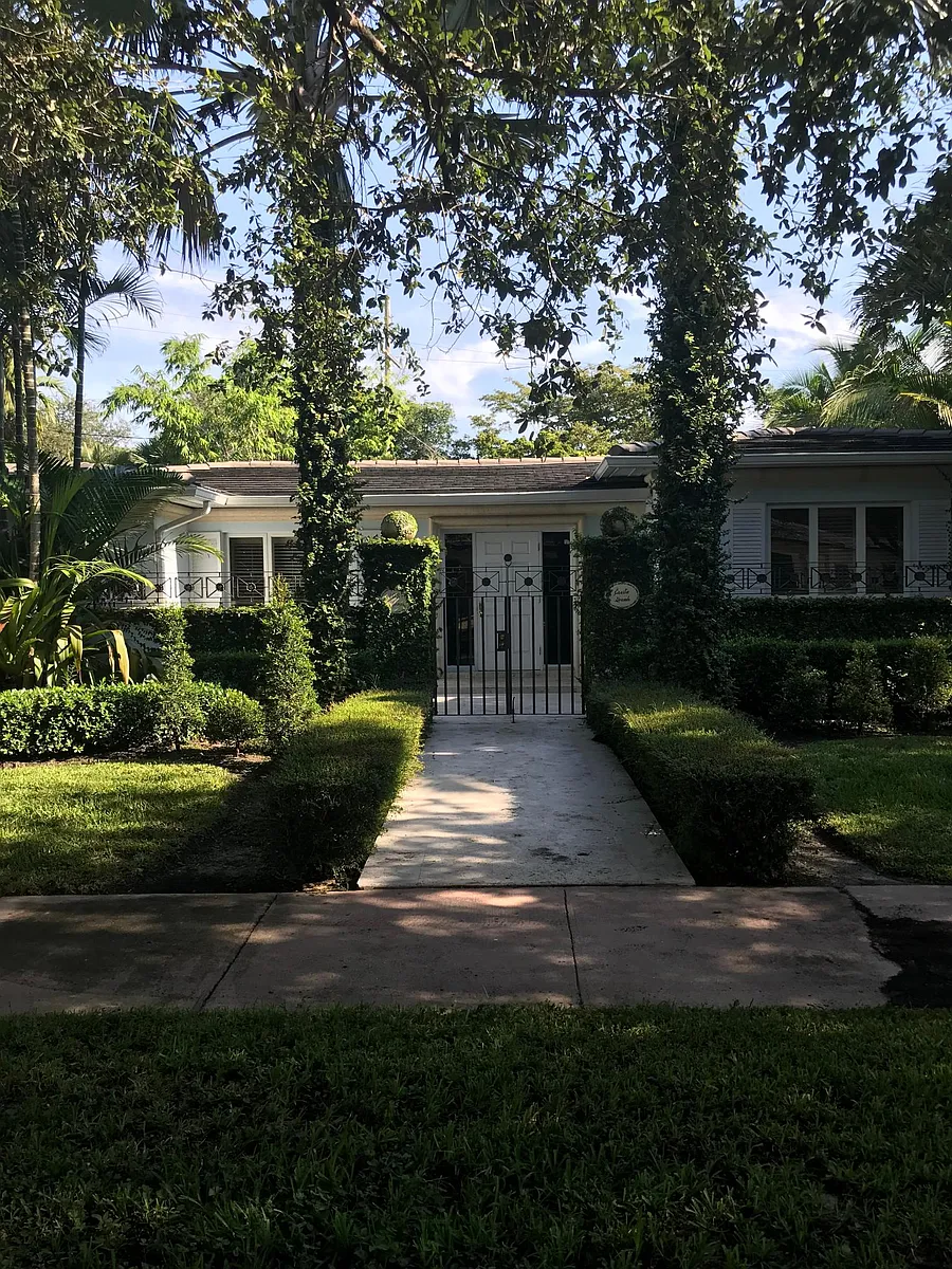 Building Photo - 1037 Alfonso Ave