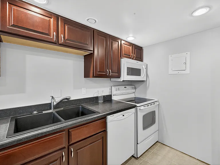 207 5th Ave SW #202 — Photo 15