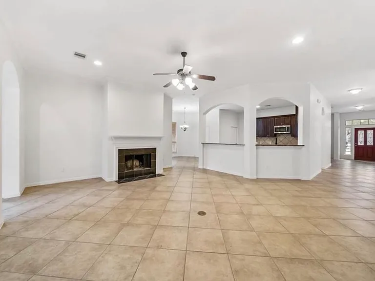 706 Silver Creek Cir — Photo 10