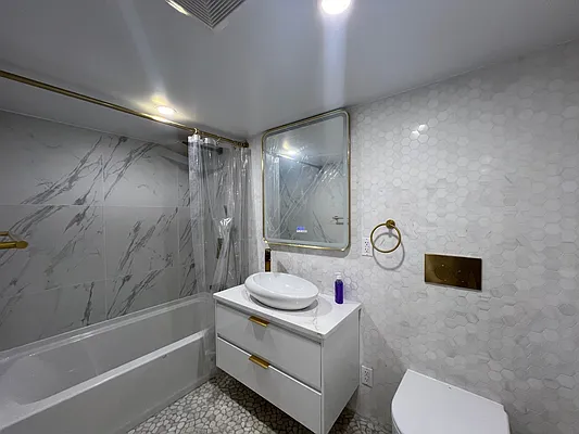 Rented by Mae Equities | media 6