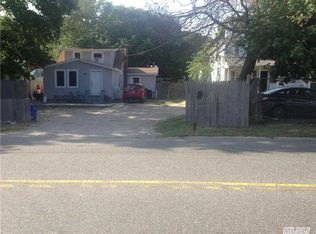 83 Railroad St, Huntington Station, NY 11746