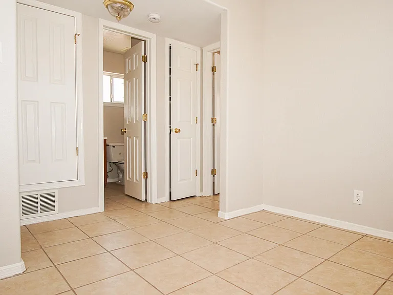 216 S Schutz Dr #10 — Photo 6