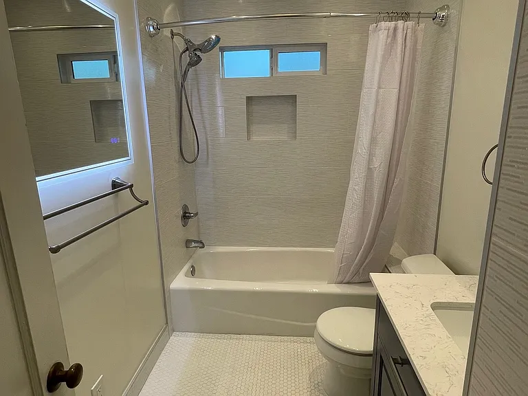 5723 San Vicente Blvd — Photo 8