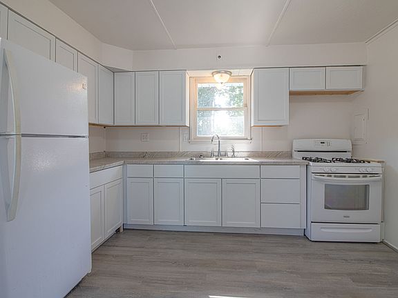 3rd image of 902 N Washington St #902
