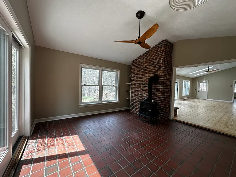 487 Carpenter Ln — Photo 10