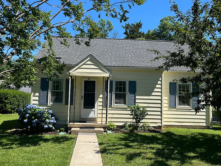319 Linden Ave — Photo 1