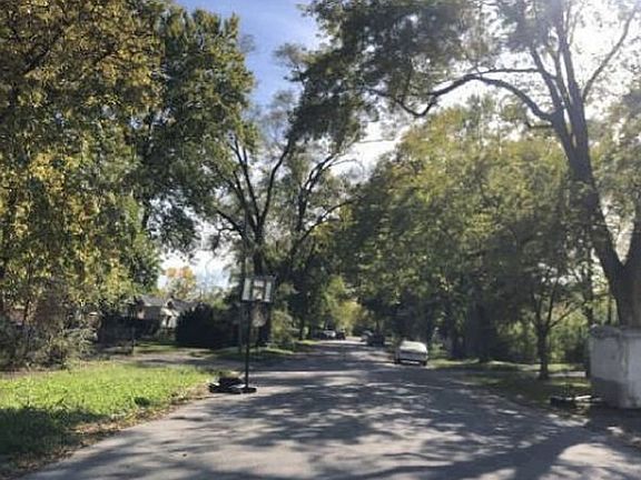 Exterior Neighborhood (street photo)