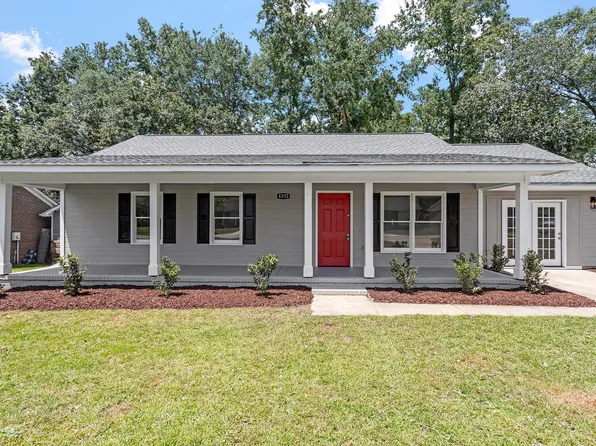 4332 Falls Dr, Hope Mills, NC 28348