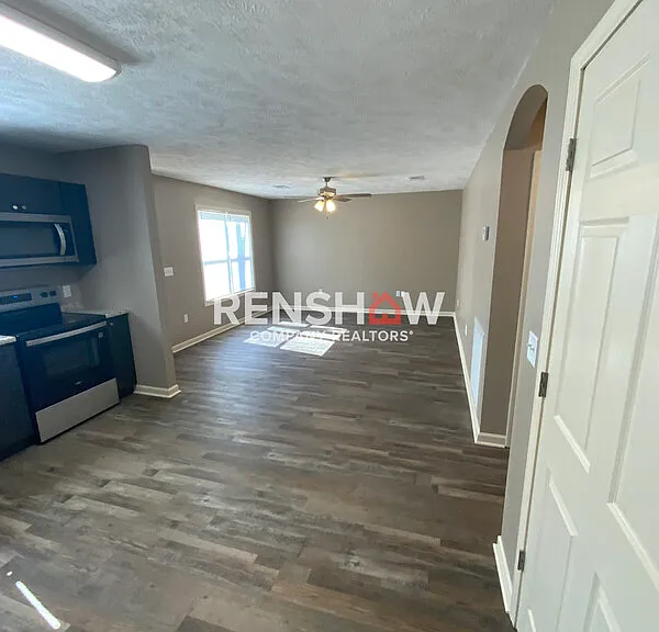 133 Hawthorne Ave — Photo 2