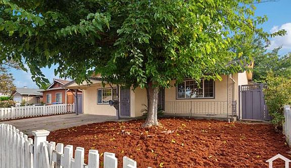 3rd image of 2618 Pendragon Ln #1