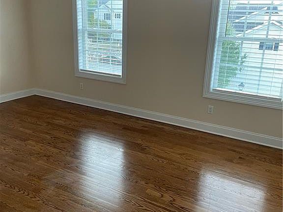 5th image of 101 Villa Ct