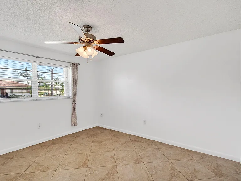 600 SW 2nd Ave #240 — Photo 16