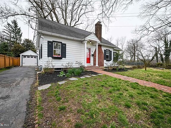3rd image of 15 Wier Ave