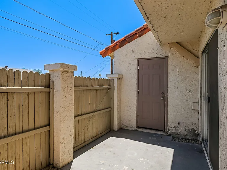 1237 E Lawrence Ln — Photo 22