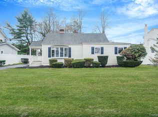 8 Florence Court, Huntington Station, NY 11746