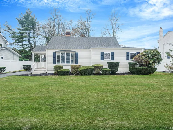8 Florence Court, Huntington Station, NY 11746