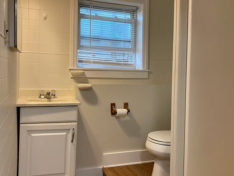 295 E Chestnut St #6 — Photo 7