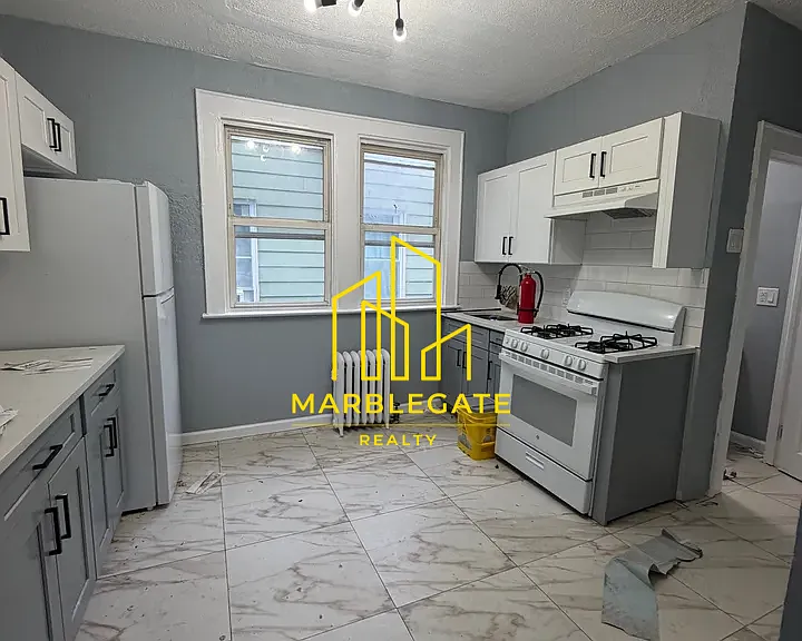 100 Smith St #22 — Photo 1