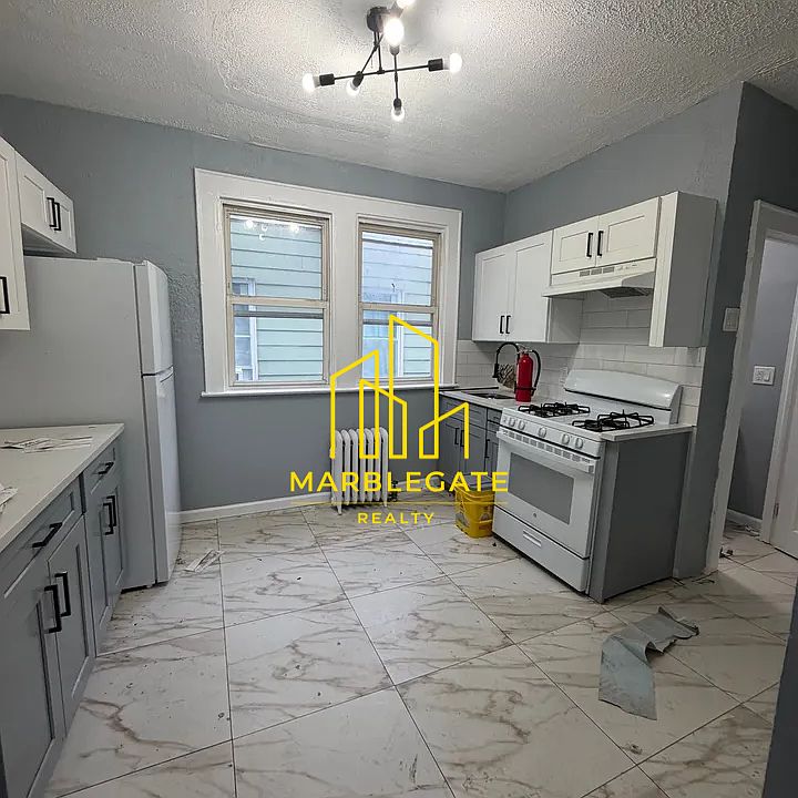 1st image of 100 Smith St #22