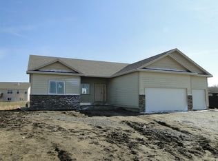 5424 Springbrook Dr, Ames, IA 50014