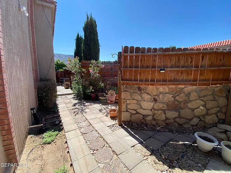 252 Shadow Mountain Dr #F1 — Photo 36