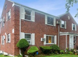 7107 Little Neck Pkwy #2, Glen Oaks, NY 11004