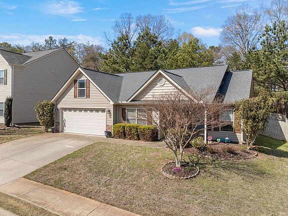 4th image of 584 Cromwell Dr